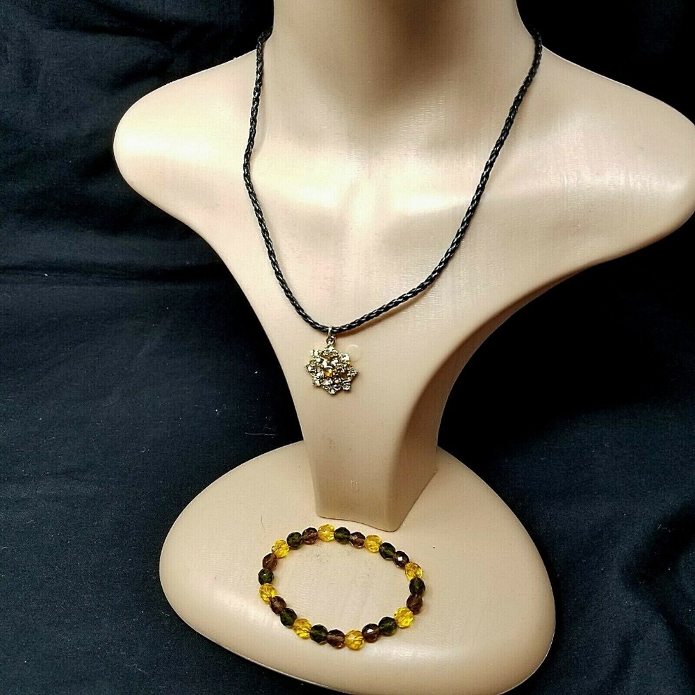 Faux jewelry gift set pendant and bracelet